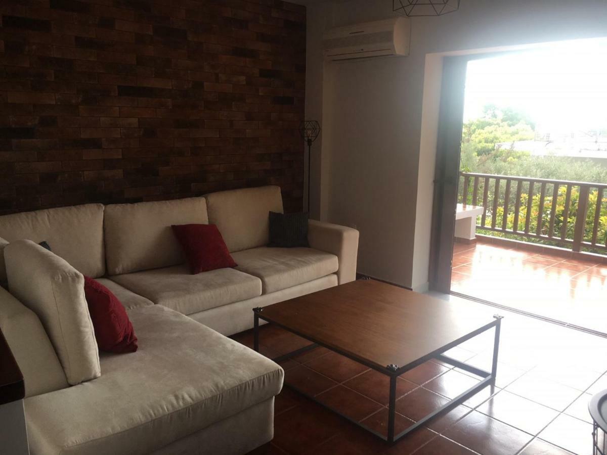 Villa Christina With Private Pool In Saronida, Near Stunning Beaches, Athens Airport & Sounio Kültér fotó
