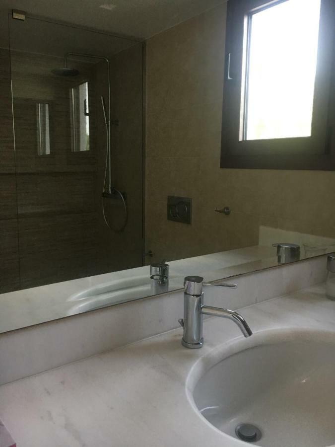 Villa Christina With Private Pool In Saronida, Near Stunning Beaches, Athens Airport & Sounio Kültér fotó